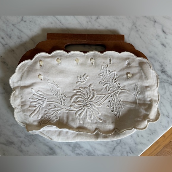 Handbags - White Floral Embroidered Handbag with Wooden Handle